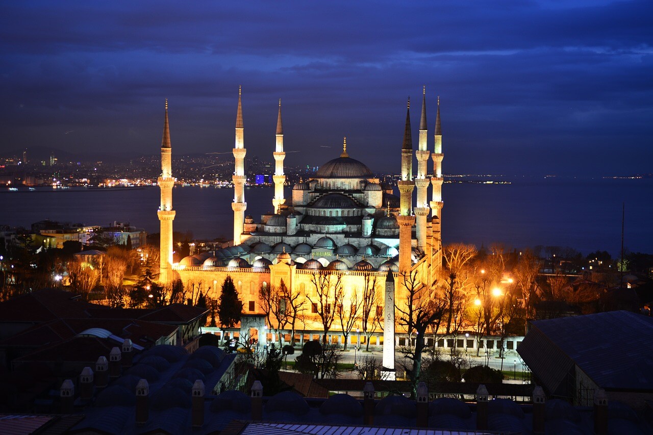 A photo of Hagia Sophia in Istanbul, Turkey at nighttime