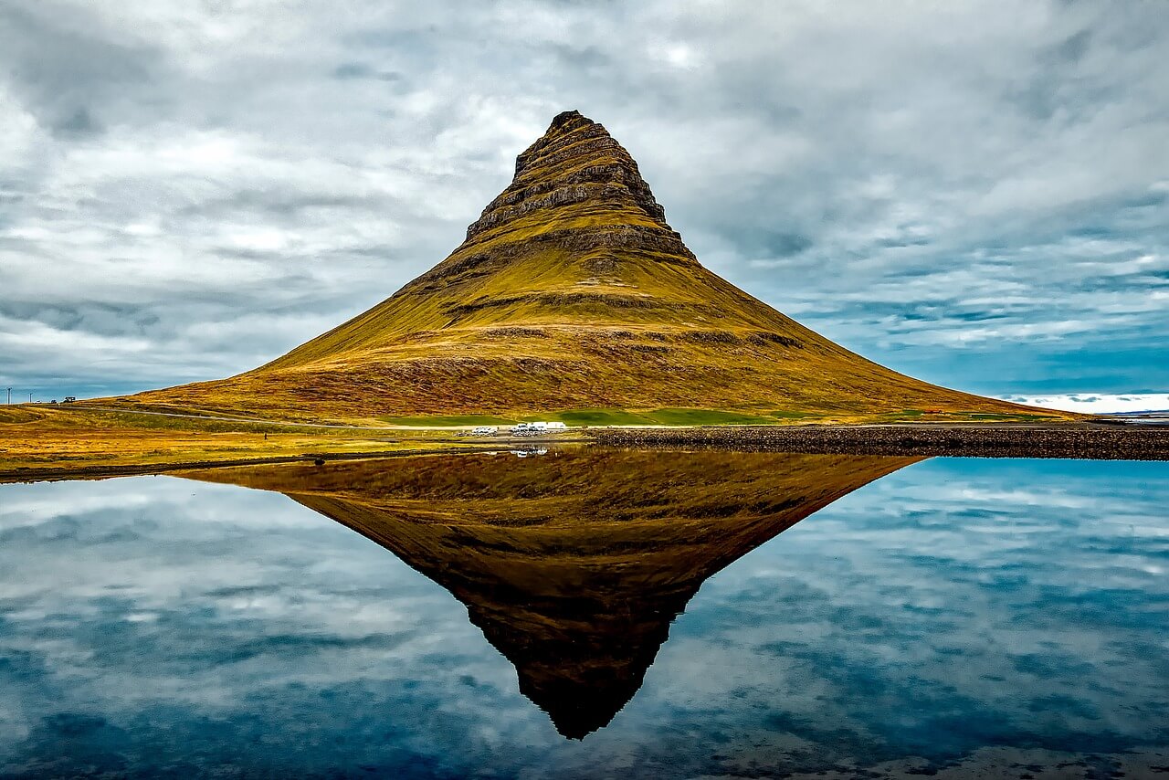 Iceland Roadtrip itierary church mountain