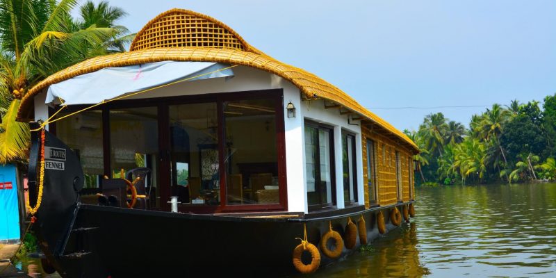 Spice Routes Luxury Houseboat in Kerala, India | Luxury Cruises in Kerala | Luxury Houseboats in Kerala | Alleppey Houseboats